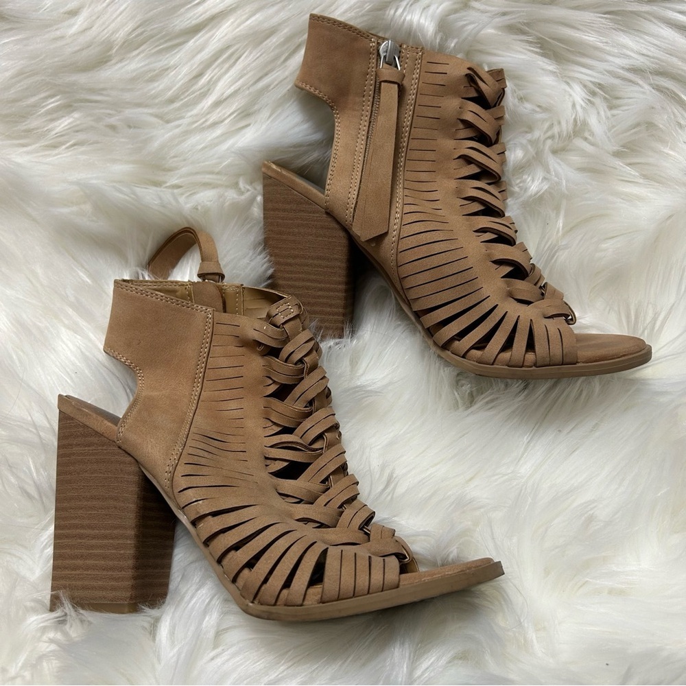 Size 6.5 Women’s Tan Heels E1